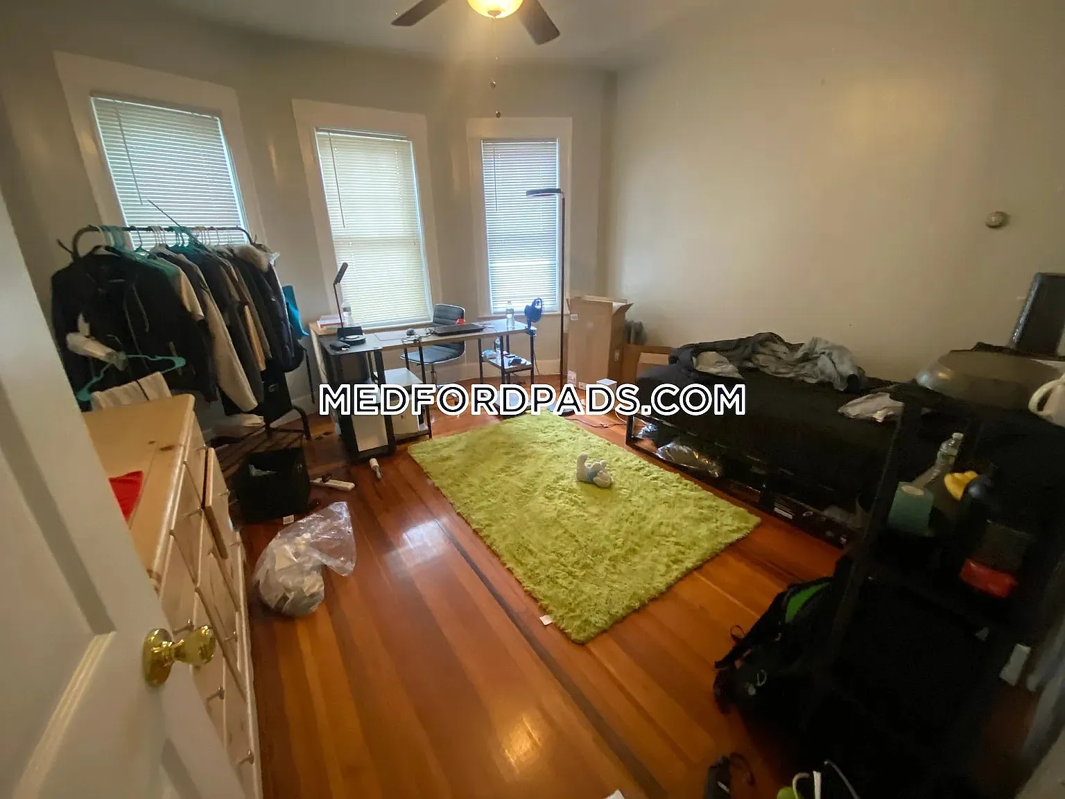 4 bed, 1.0 bath, 1000 sqft, $4,300 — Photo 2