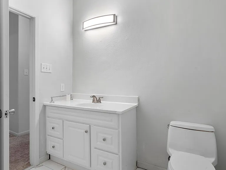 1310 E James St #18 — Photo 15