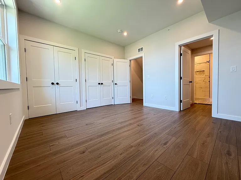 1513 W Stiles St #2 — Photo 22