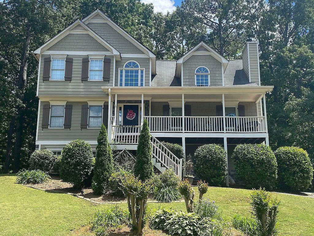 5 bed, 3.5 bath, 3500 sqft, $2,850 — Photo 2