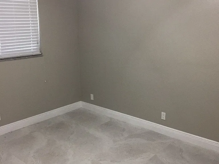 1086 NE 33rd St #5 — Photo 5