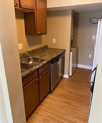 4th image of 4170 Cass St #3