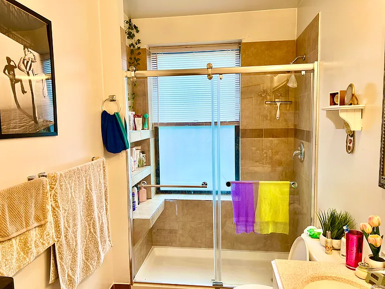 909 W Sheridan Rd #1 — Photo 16