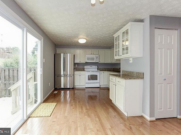4th image of 638 Coral Reef Dr