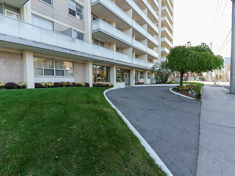 485 Eglinton Ave E — Photo 20