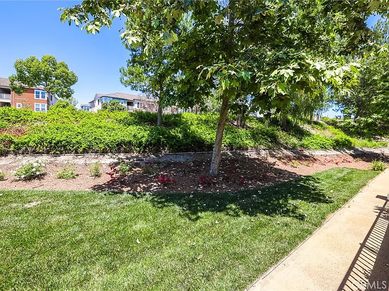 216 Finch — Photo 37
