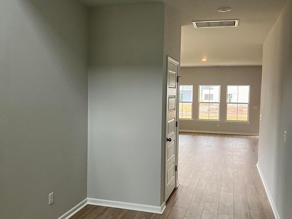 3rd image of 2107 Longhorn Ln