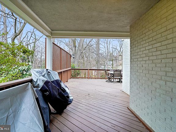 4th image of 3046 Hazelton St