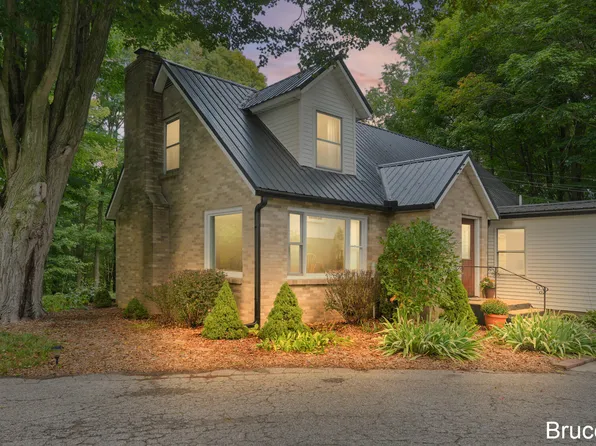 10550 Algoma Ave NE, Rockford, MI 49341