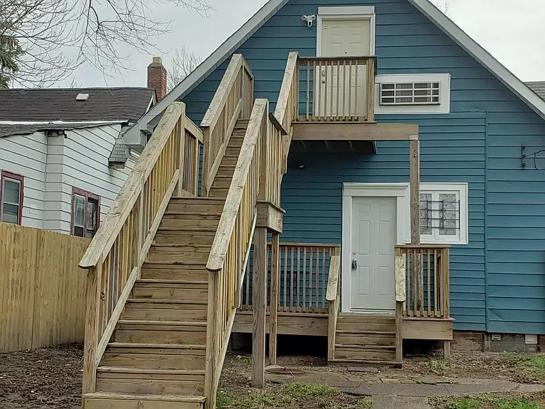 216 N Summit St #B — Photo 2