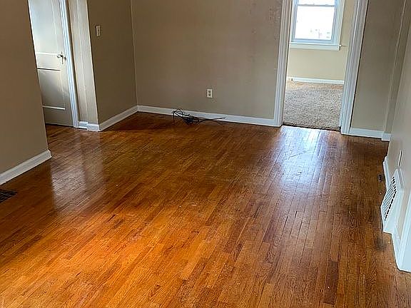 4th image of 3470 Buchanan Ave SW