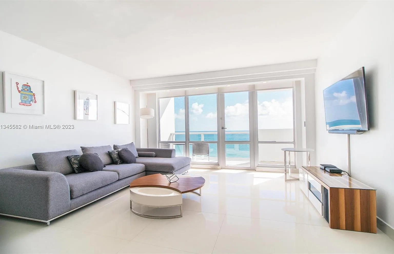 2 bed, 2.5 bath, 930 sqft, $5,500 — Photo 1