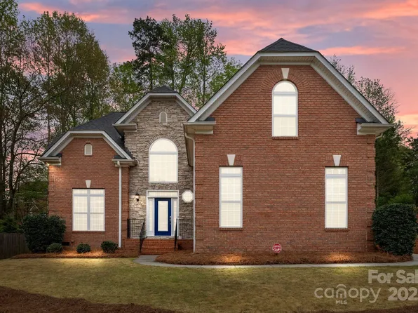 109 Stirling Heights Ln, Fort Mill, SC 29715