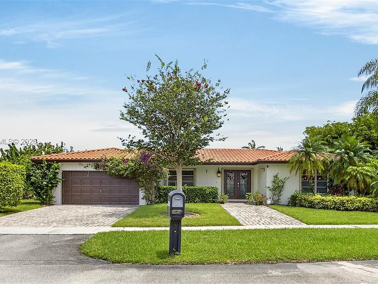 16641 Royal Poinciana Dr — Photo 11