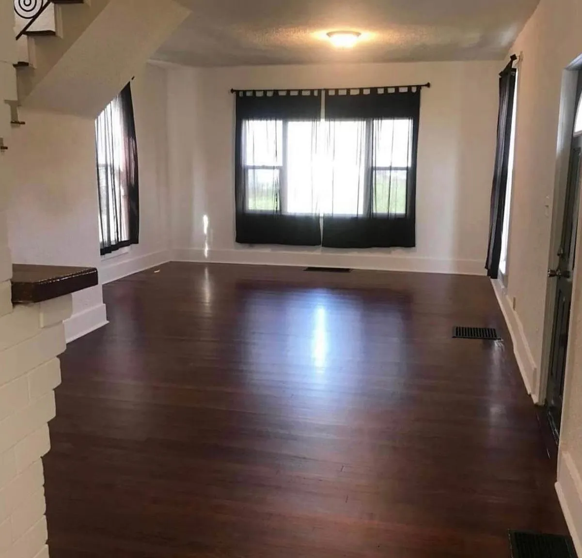 415 E Monroe St — Photo 4