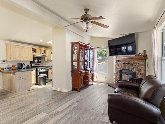 3rd image of 12044 Royal Rd Space 121