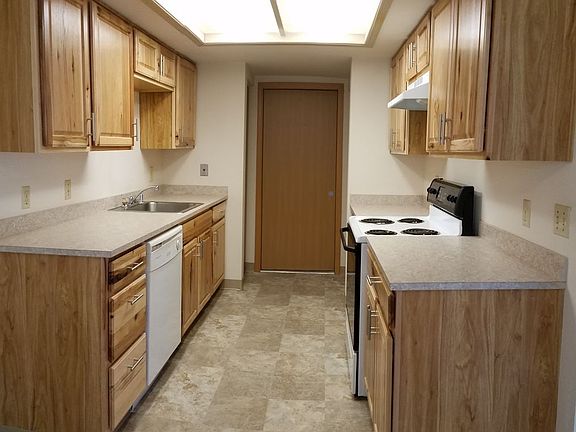 5th image of 942 14th St NE