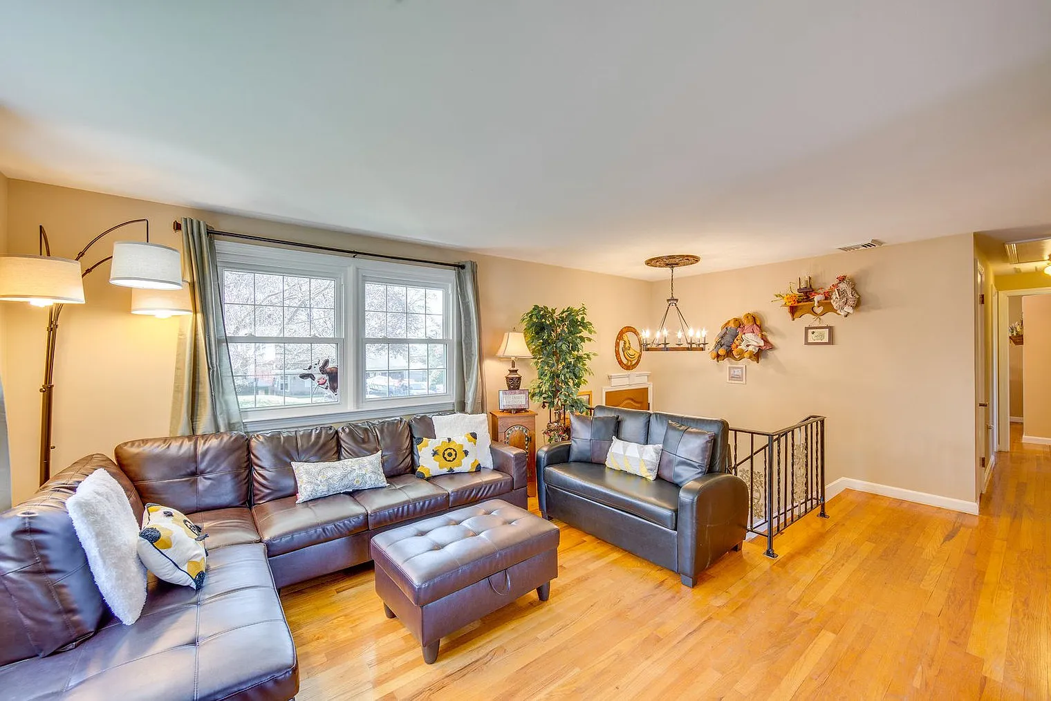 3 bed, 1.0 bath, 1593 sqft, $5,064 — Photo 3