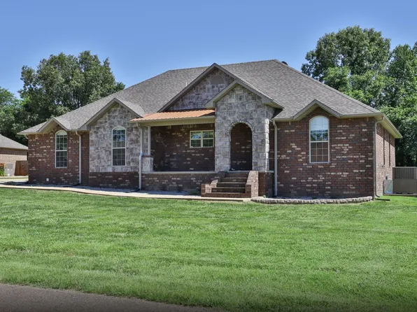 162 Oak St, Martin, TN 38237
