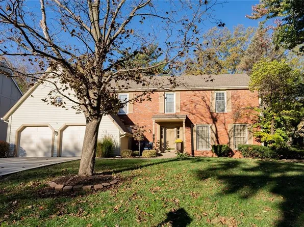 8510 Bradshaw St, Lenexa, KS 66215
