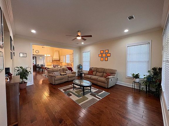 3rd image of 5390 Courtney Ave