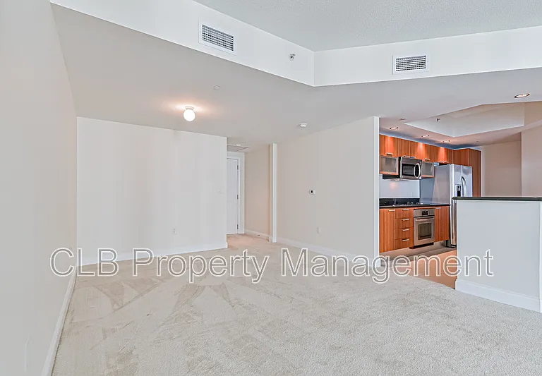 241 Riverside Dr #807 — Photo 4
