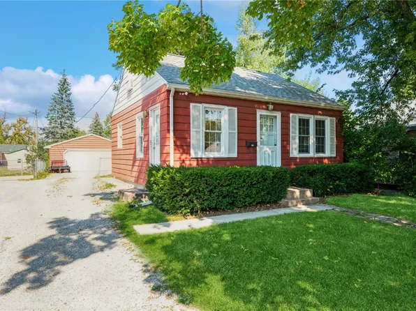 1130 32nd St NE, Cedar Rapids, IA 52402