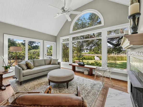 111 Fort Walker Dr, Hilton Head Island, SC 29928