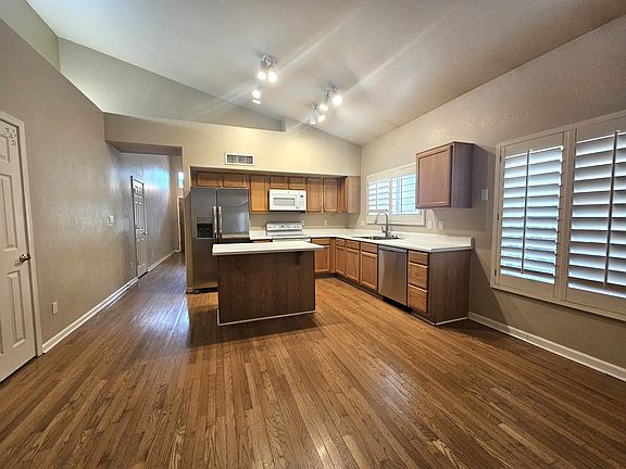 Kitchen & Dining Area