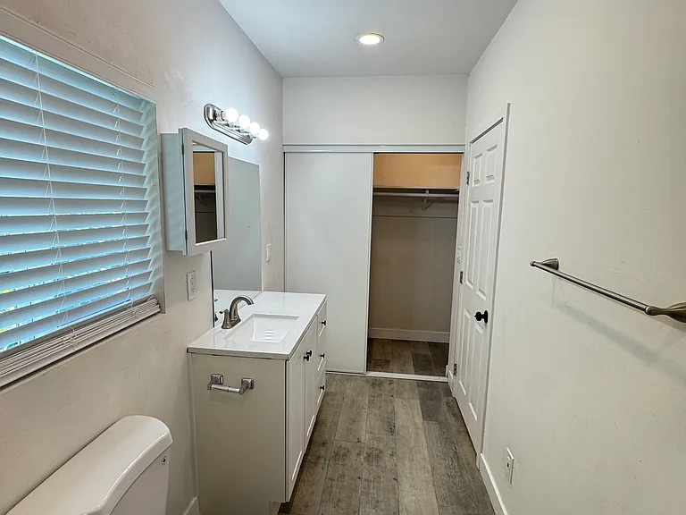 5428 Churchward St — Photo 15