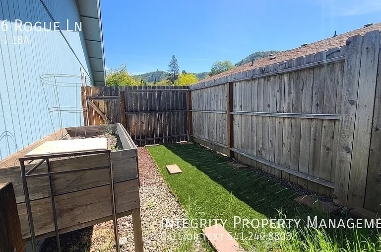 106 Rogue Ln — Photo 17