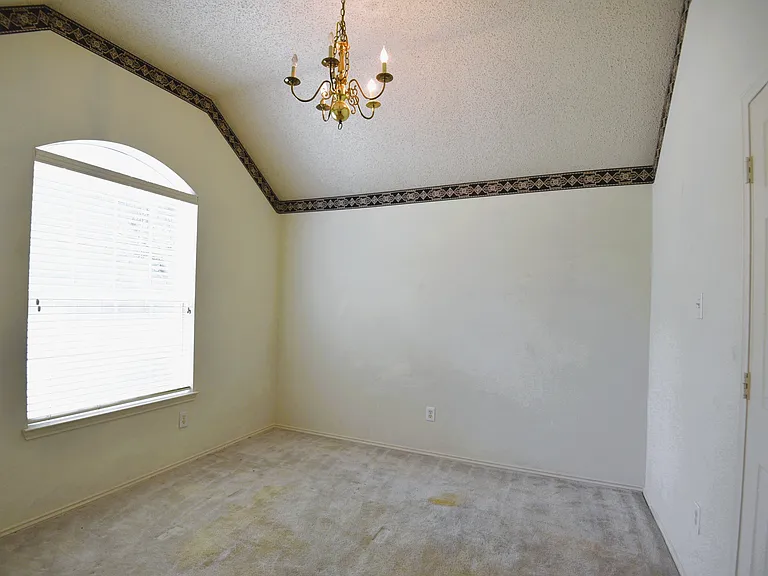 9700 Summer Dr — Photo 4