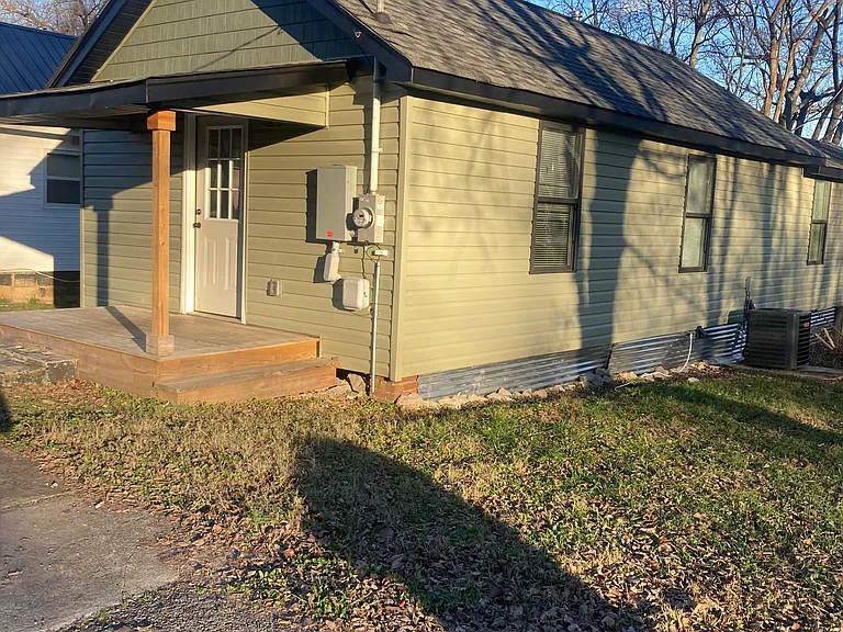 1410 Jones St — Photo 1