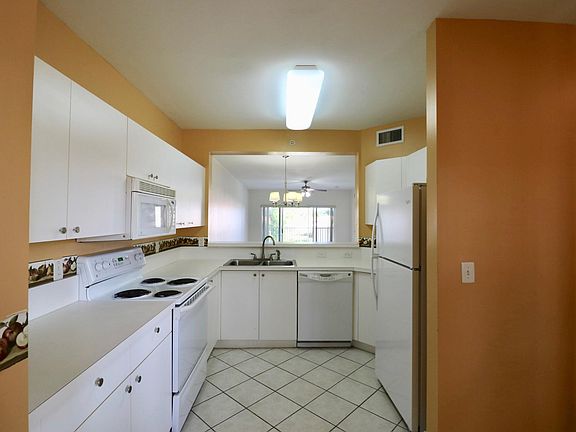 5th image of 7839 Regal Heron Cir APT 204