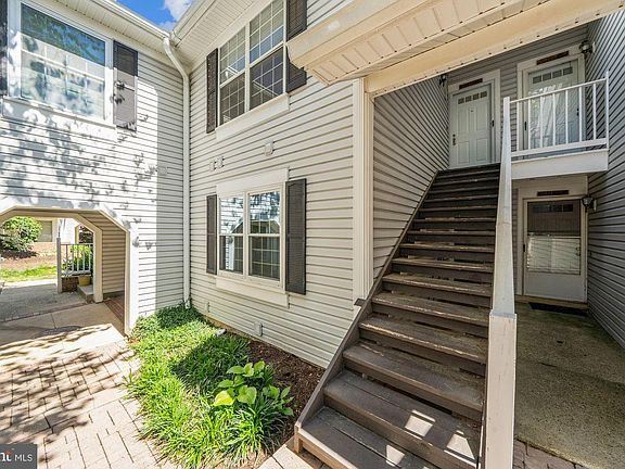 2nd image of 2911H S Woodley St #8