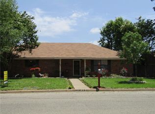 603 Mockingbird Dr, Bonham, TX 75418