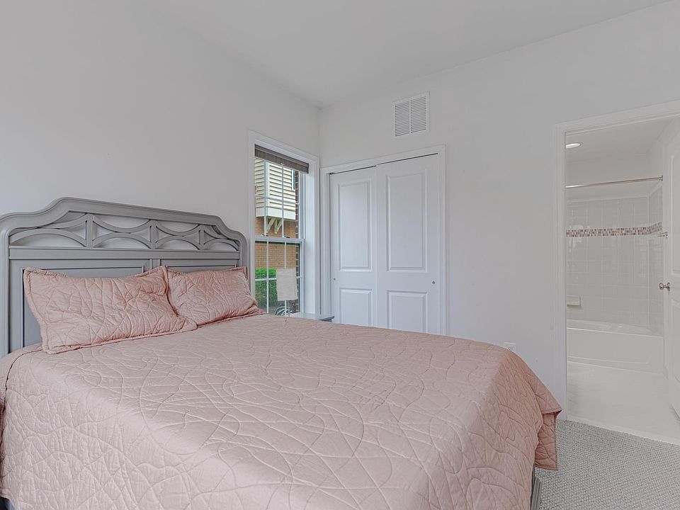 1st image of 22522 Cambridgeport Sq
