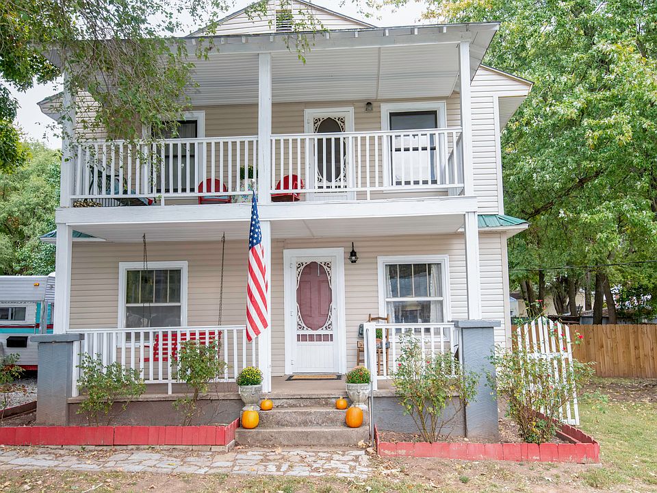 1st image of 302 N Calhoun Ave