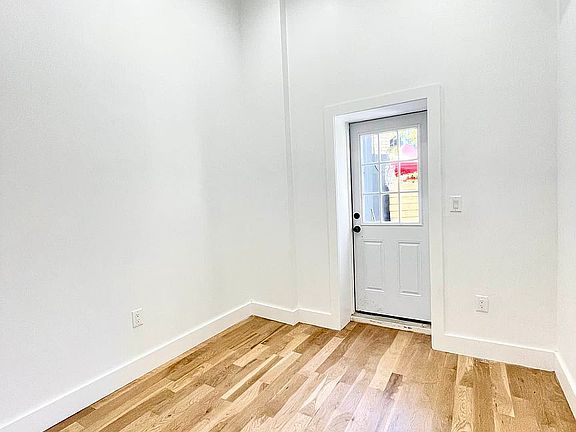 2nd image of 542 Chauncey St #1L