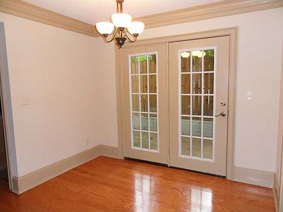 3rd image of 1015 14th Ave