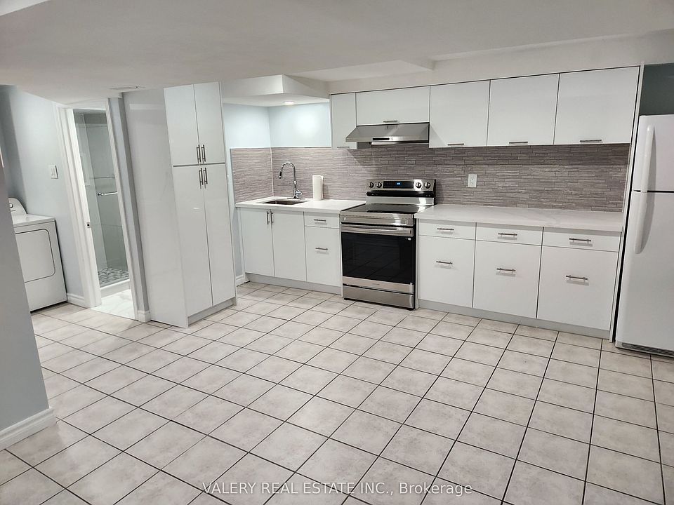 1st image of 28 N Iles St