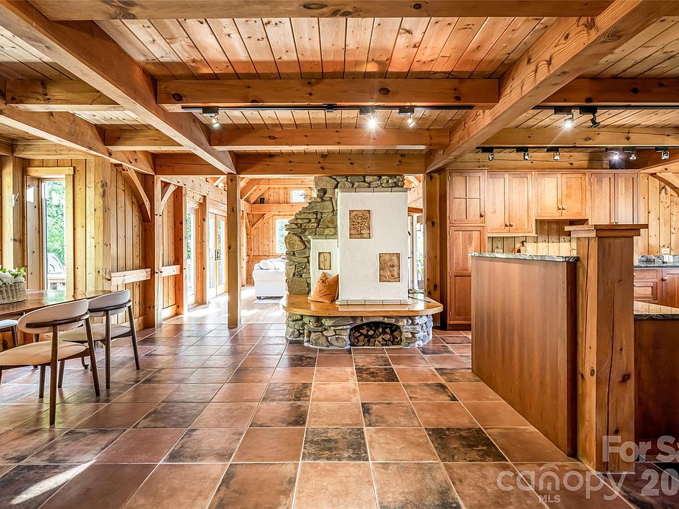 7th image of 10 Dogwood Hills Ln #12