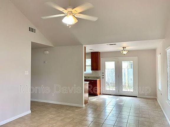 5th image of 1101 Country Aire Dr #B