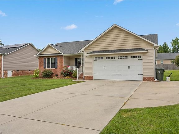 3rd image of 154 Von Logan Dr