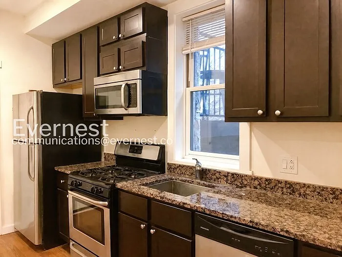 1 bed, 1.0 bath, 700 sqft, $2,600 — Photo 2