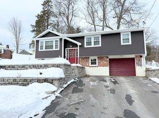 15 Dover St, Nashua, NH 03063