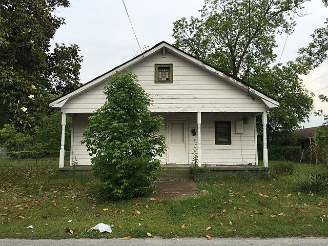 1st image of 810 Poplar St