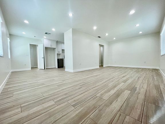 5th image of 4747 Hazelbrook Ave