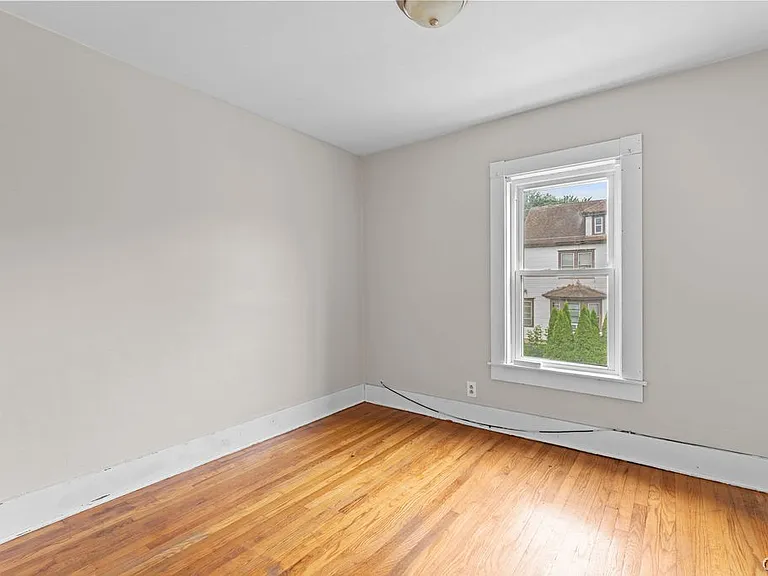 109 Center St — Photo 21