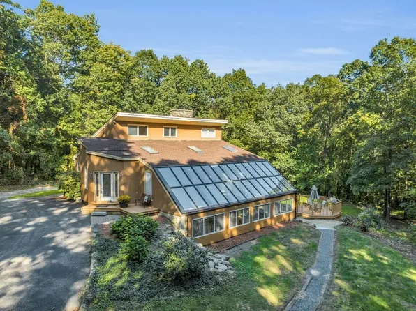 37 Legate Hill Rd, Sterling, MA 01564